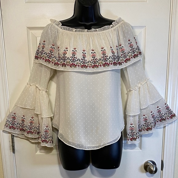 White House Black Market Off-Shoulder Top with Floral Embroidery Bell Sleeve XXS - Picture 1 of 8